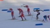 Mistet skien etter ca. ti meter - Nesten før løpet hadde startet hektet amerikanske Andrew Newell med Nikita Kriukov og mistet en ski. Se klippet her.