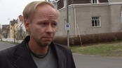 Gutt bundet til stolpe - Far opprørt etter at russen teipet fast sønnen hans til en stolpe og dynket han i sprit.
