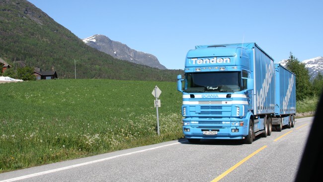 Vogntog frå Thor Tenden Transport (Foto: Ottar Starheim/NRK) Vogntog frå Thor Tenden Transport (Foto: Ottar Starheim/NRK)