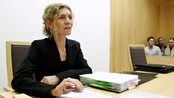 Statsadvokat håper på svar - Den 29 år gamle kvinnen som er tiltalt for å ha druknet sin ett år gamle datter mens kjæresten fulgte med på videolink på internett, innrømmet ikke straffskyld da hun forklarte seg i Oslo tingrett i dag.