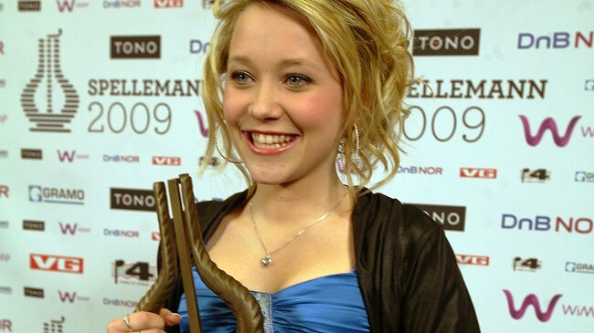 Malin Reitan med Spellemanprisen for beste barneplate 2009. (Foto: Jørn Gjersøe/NRK) Malin Reitan med Spellemanprisen for beste barneplate 2009. (Foto: Jørn Gjersøe/NRK)