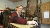 Gammel rottingteknikk i Mysen - Rottingteknikken ble ofte brukt i møbler på 17- og 1800-tallet, men de færreste kjenner til denne fletteteknikken i dag.