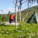 Overnattingskapasiteten utvides kraftig om en setter opp lavvoen som befinner seg i vedskjulet.