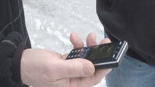 Mobiltelefon (Foto: Eirik Haukenes/NRK) Mobiltelefon (Foto: Eirik Haukenes/NRK)