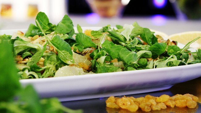 Grapefruktsalat med honningdressing (Foto: Eva Rados/SVT)