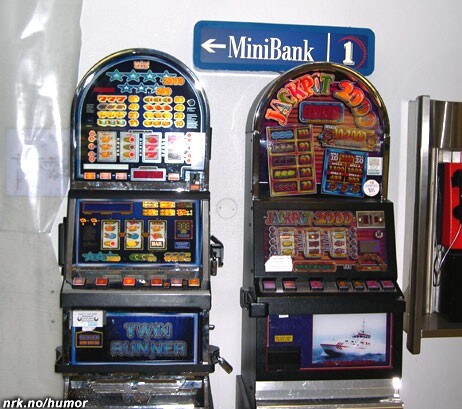 En spillautomat og en... minibank? (Foto: Einar S. Breimo)