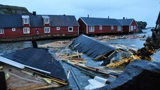 Uværet gikk hardt utover Mortsund (Foto: Toril Irene Wahl) Uværet gikk hardt utover Mortsund (Foto: Toril Irene Wahl)