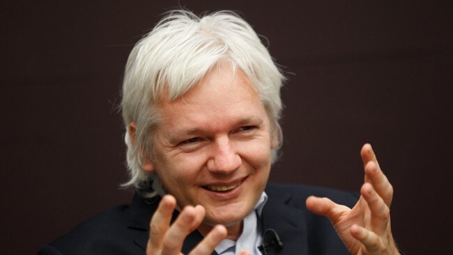 Julian Assange (Foto: Lefteris Pitarakis/Ap) Julian Assange (Foto: Lefteris Pitarakis/Ap)