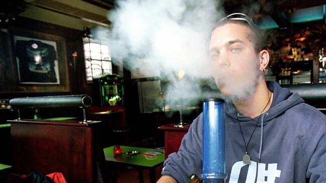 Coffeeshop i Amsterdam (Foto: MICHEL PORRO/AP) Coffeeshop i Amsterdam (Foto: MICHEL PORRO/AP)
