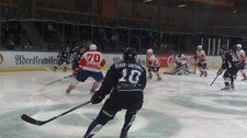 hockey (Foto: Anders Øfsti/NRK)