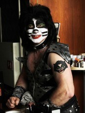 Peter Criss-lookalike på Blæst i Trondheim (Foto: Roy Hilmar Svendsen/NRK) Peter Criss-lookalike på Blæst i Trondheim (Foto: Roy Hilmar Svendsen/NRK)