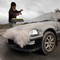 Ein mann må måke bilen sin for oske etter eit utbrot frå Tongariro-vulkanen på New Zealand. Ein mann må måke bilen sin for oske etter eit utbrot frå Tongariro-vulkanen på New Zealand.