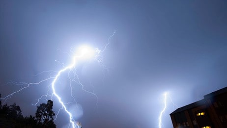 Tusen lyn i timen på Østlandet i natt (Foto: Alex Brennersted)