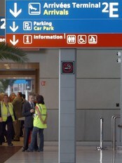 Ankomsthallen på flyplassen Charles de Gaulle (Foto: BOB EDME/AP)