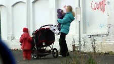 Her går dagmammaen med fem barn (Foto: Eirik Kleiven/NRK)
