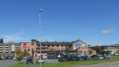 Parkering er ved Viva-senteret i Vikersund sentrum.