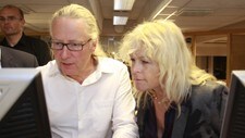 Dag Ingvar Jacobsen og Åse Michaelsen (Frp) (Foto: Asbjørn Odd Berge/NRK) Dag Ingvar Jacobsen og Åse Michaelsen (Frp) (Foto: Asbjørn Odd Berge/NRK)