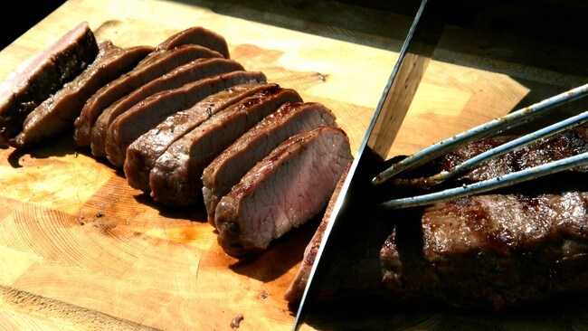 Kjøtt som er grillet på gassgrill. (Foto: Bjørn Sigurdsøn / SCANPIX/SCANPIX) Kjøtt som er grillet på gassgrill. (Foto: Bjørn Sigurdsøn / SCANPIX/SCANPIX)