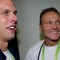 Aleksander Dale Oen og landslagssjef Petter Løvberg like etter at Dale Oen vant gull på 100 meter bryst under verdensmesterskapet i svømming i Shanghai.
