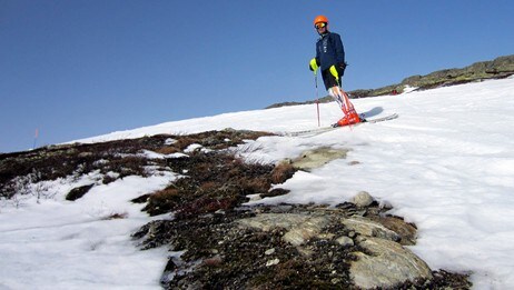 Skiløper med lite snø (Foto: Alvik, Halvard/SCANPIX) Skiløper med lite snø (Foto: Alvik, Halvard/SCANPIX)