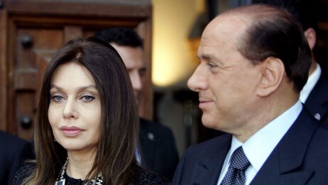 Silvio Berlusconi og kona Veronica (Foto: VINCENZO PINTO/AFP) Silvio Berlusconi og kona Veronica (Foto: VINCENZO PINTO/AFP)