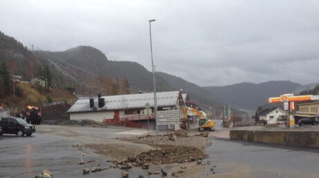 Flom i Rødberg sentrum (Foto: Eli Hovd Prestegården/Nore og Uvdal kommune) Flom i Rødberg sentrum (Foto: Eli Hovd Prestegården/Nore og Uvdal kommune)