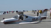 Flyet som nødlandet på Hilton Head Island (Foto: Russ Bynum/Scanpix/AP)
