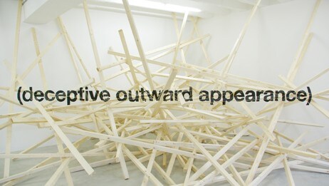 Ole Martin Lund Bøs 'Deceptive outward appearance' fra 'Lights On' (Foto: Astrup Fernley Museet) Ole Martin Lund Bøs 'Deceptive outward appearance' fra 'Lights On' (Foto: Astrup Fernley Museet)