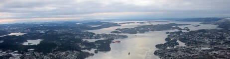 Opprydningsarbeid etter Rocknes-forliset i 2004. (Foto: KYSTVERKETS OVERVÅKINGSFLY/SCANPIX) Opprydningsarbeid etter Rocknes-forliset i 2004. (Foto: KYSTVERKETS OVERVÅKINGSFLY/SCANPIX)