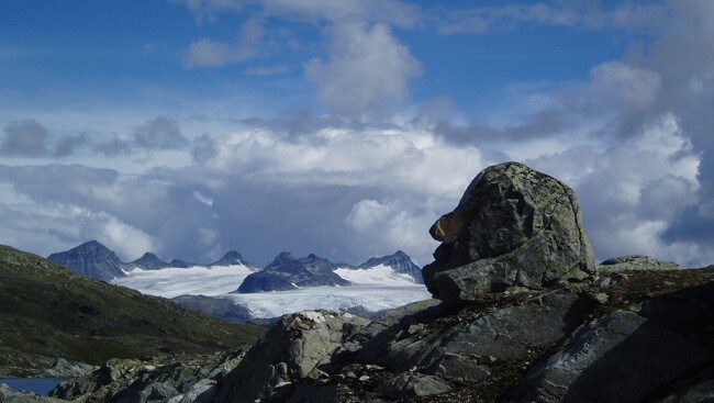 Mimes Hovud ved Sognefjellsvegen. (Foto: Kjartan Kvien.) Mimes Hovud ved Sognefjellsvegen. (Foto: Kjartan Kvien.)