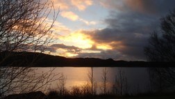 Solnedgang sett fra Mjømna mot Byrknesøy. (Foto: Viviann Randal Unneland) Solnedgang sett fra Mjømna mot Byrknesøy. (Foto: Viviann Randal Unneland)