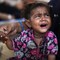En pakistansk jente får hjelp ved DHQ-sykehuset i Muzzaffargah i Punjab-provinsen i Pakistan etter å ha blitt diagnostisert med akutt diaré etter flomkatastrofen i landet. Sykdommen kan være dødelig for små barn. En pakistansk jente får hjelp ved DHQ-sykehuset i Muzzaffargah i Punjab-provinsen i Pakistan etter å ha blitt diagnostisert med akutt diaré etter flomkatastrofen i landet. Sykdommen kan være dødelig for små barn.