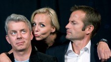 Jon Almaas (t.h.), Linn Skåber og Knut Nærum i 'Nytt på nytt'. (Foto: Sigurdsøn, Bjørn/SCANPIX) Jon Almaas (t.h.), Linn Skåber og Knut Nærum i 'Nytt på nytt'. (Foto: Sigurdsøn, Bjørn/SCANPIX)