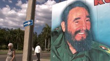 Plakat av Fidel Castro (Foto: STR/AFP)