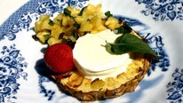 Ananasdessert (Foto: Ronny Brede Aase/NRK)