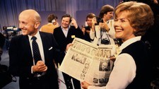 Kåre Willoch og Mona Røkke under valgnatten 1981 (Scanpix)