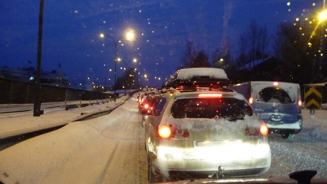 Kø på Rv 4 ved Kalbakken (Foto: Bjørn Frode Hågensen/NRK)