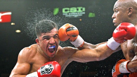 Boksing (Foto: JOHN GURZINSKI/Afp)