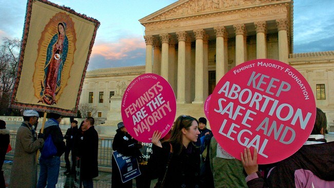 La abort være lovlig og sikkert, oppfordret tilhengerne av høyesterettsdommen. (Foto: MIKE THEILER/REUTERS)