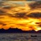 Bilde ble tatt på Fiskenes på Andøya en uvanlig varm morgen i slutten av oktober. Samtidig som solen skapte et fantastisk lys på himmelen over Senja tøffet en liten båt med lokale fiskere på vei ut for å trekke garn i Andfjorden, skriver fotografen.