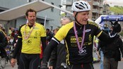 Jon Almaas tapte mot Thorstvedt - Erik Thorstvedt slo Jon Almaas med meir enn to minutt då dei sykla for TV-aksjonen i Nordsjørittet. Den gamle fotballkjempa gav all ære til hjelperyttaren sin.