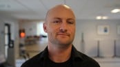 Truls Storm-Jansen - Truls Storm-Jansen mistet plutselig synet som 30-åring. Se hele intervjuet og hør hvordan han takler hverdagen etter at synet sviktet.