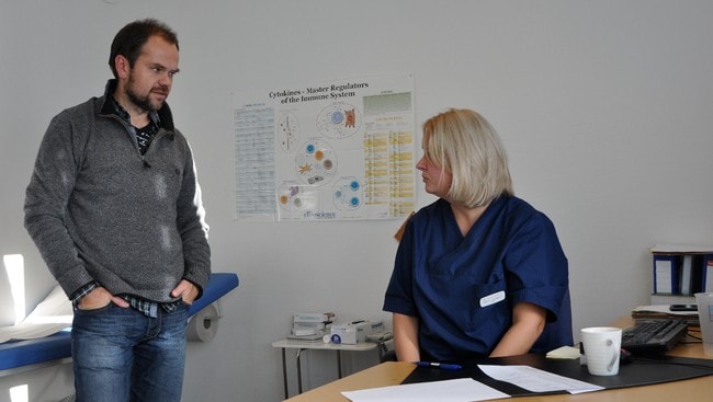 Pål Winsents med Dr. Johnsgaard ved Lillestrøm helseklinikk (Mediamente) Pål Winsents med Dr. Johnsgaard ved Lillestrøm helseklinikk (Mediamente)