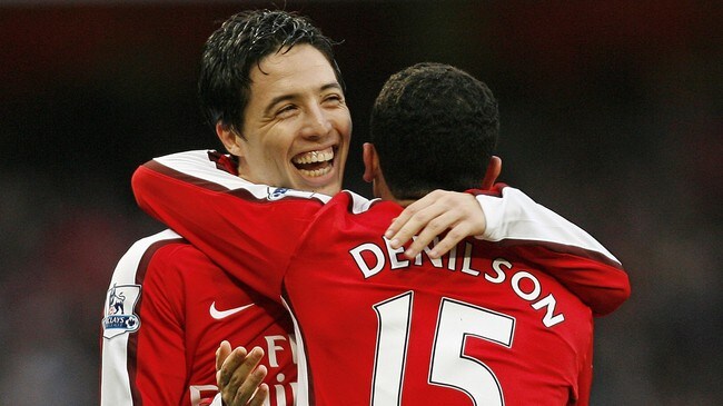 Denilson feirer sammen med Samir Nasri  (Foto: GLYN KIRK /Scanpix/AFP)