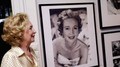 Wenche Foss på åpningen av fotografi-utstillingen (Foto: Bjørnflaten, Thomas/SCANPIX)