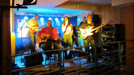 Hilde Fjørtoft Band på Bjønnehiet Pizzapub på Rauland (Foto: Hilde Fjørtoft Band)