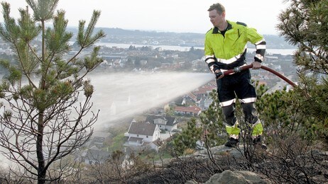 Lyngbrann ved Vardafjell i Haugesund (Foto: Tor André Johannessen) Lyngbrann ved Vardafjell i Haugesund (Foto: Tor André Johannessen)
