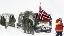 Flagget har fulgt soldatene (Foto: Forsvaret/Scanpix) Flagget har fulgt soldatene (Foto: Forsvaret/Scanpix)