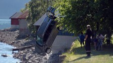 Bil hamna i Hæreidselva. (Foto: Hanne Stedje, porten.no)