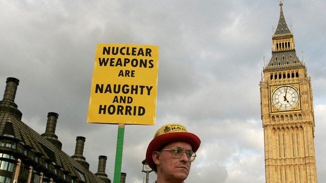 Atomvåpen Storbritannia (Foto: STEPHEN HIRD/REUTERS)